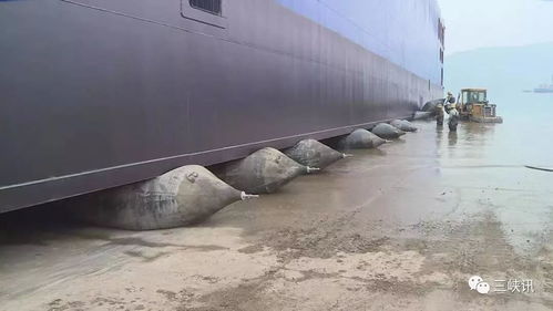 多圖曝光143米“河?！毕滤?，場面霸氣！船舶上排下水氣囊顯神威